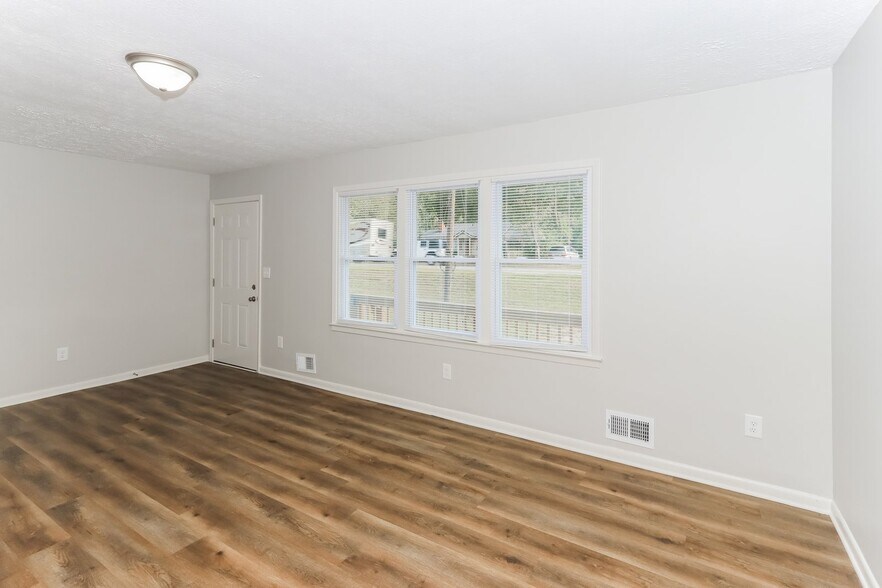 Building Photo - 1570 Engle Dr