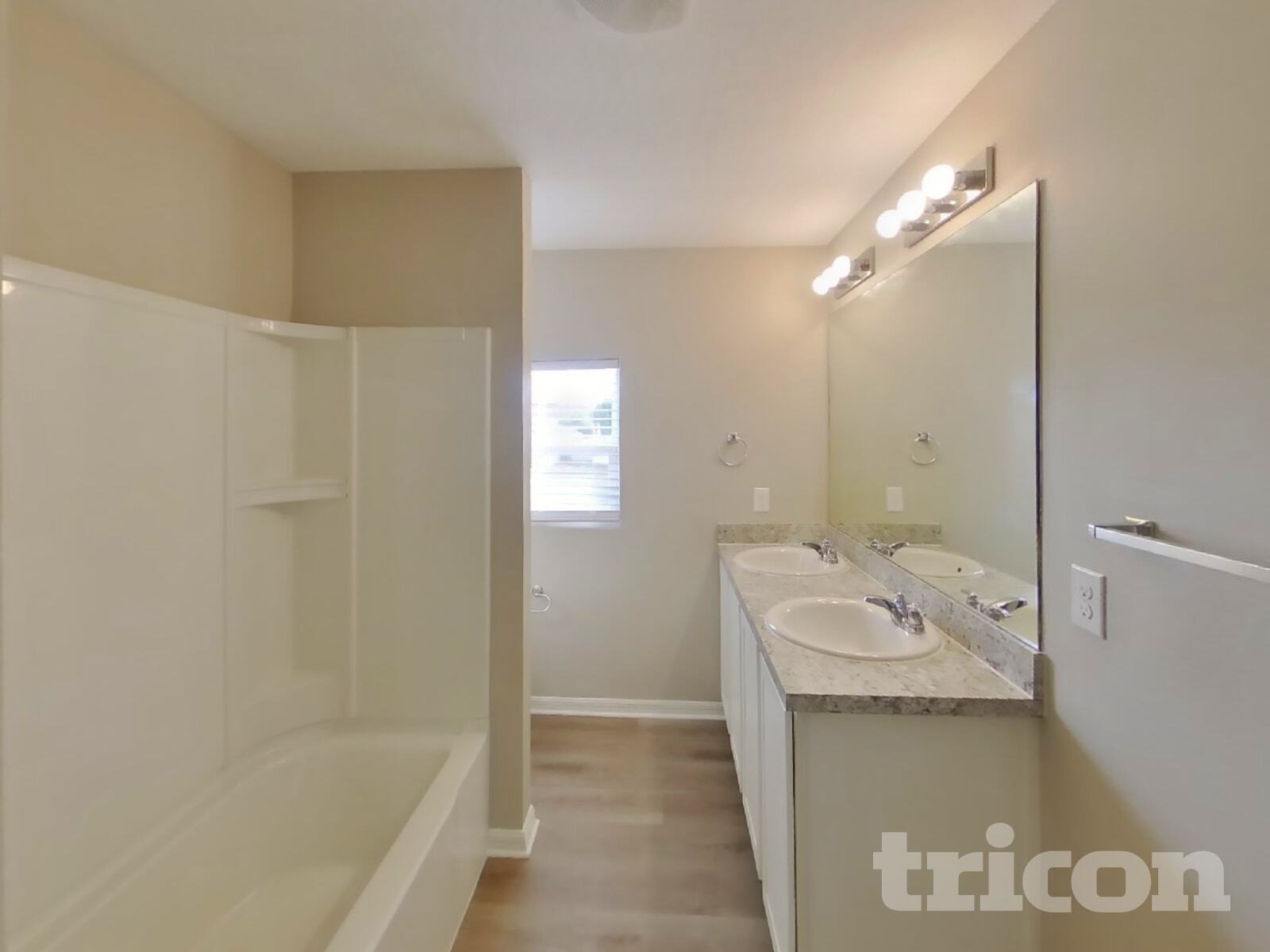 Building Photo - 2425 Lake Forest Ave