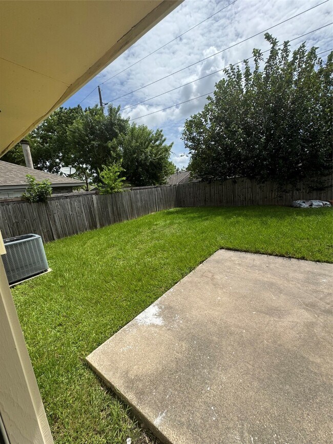 Building Photo - 11922 Sulphur Springs Dr