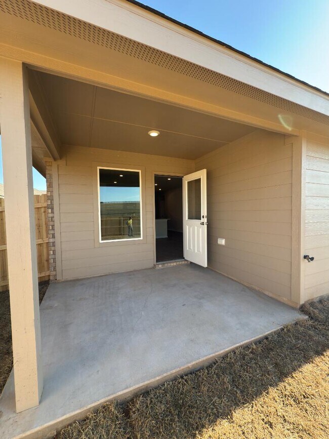 Building Photo - 2924 Firefly Dr