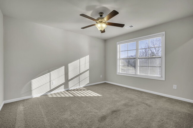 Building Photo - 222 Raleighwood Ln
