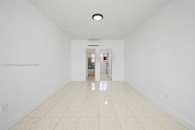 Building Photo - 550 NE 82nd Terrace