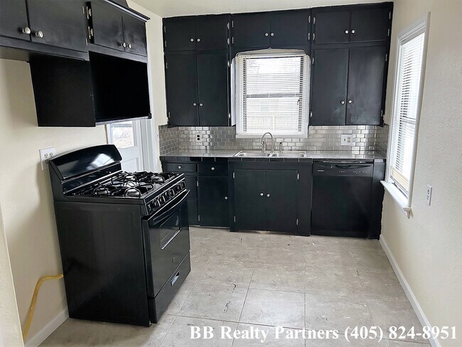 Building Photo - 4533 E 5th Pl