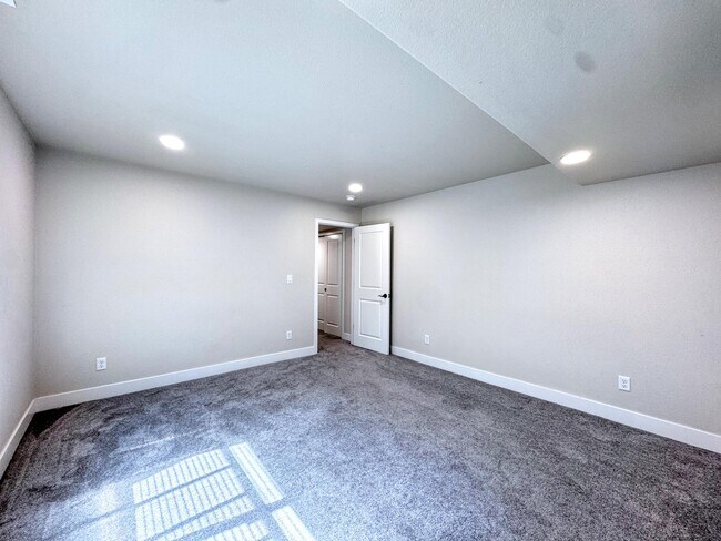 Building Photo - 9344 Beaver Brook Dr