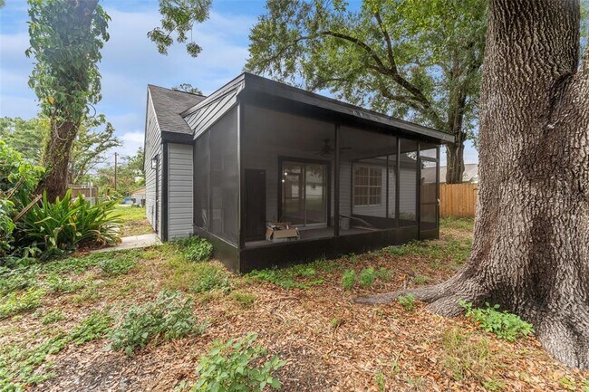 Building Photo - 2313 Palm Ave