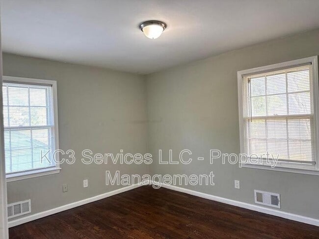 Building Photo - 10419 College Ave