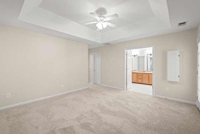 Building Photo - 3 Bedroom w/ 2 car Garage (Landscaping is ...