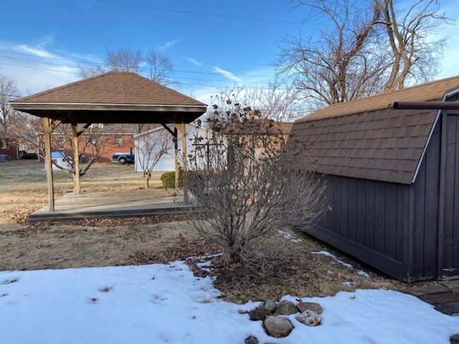 Building Photo - Large 3 bed ranch in Granite City