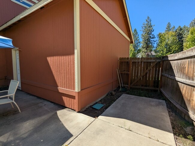 Building Photo - Comfort Meets Convenience in this Dog-Frie...