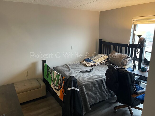 Building Photo - 60 Strawberry Hill Ave