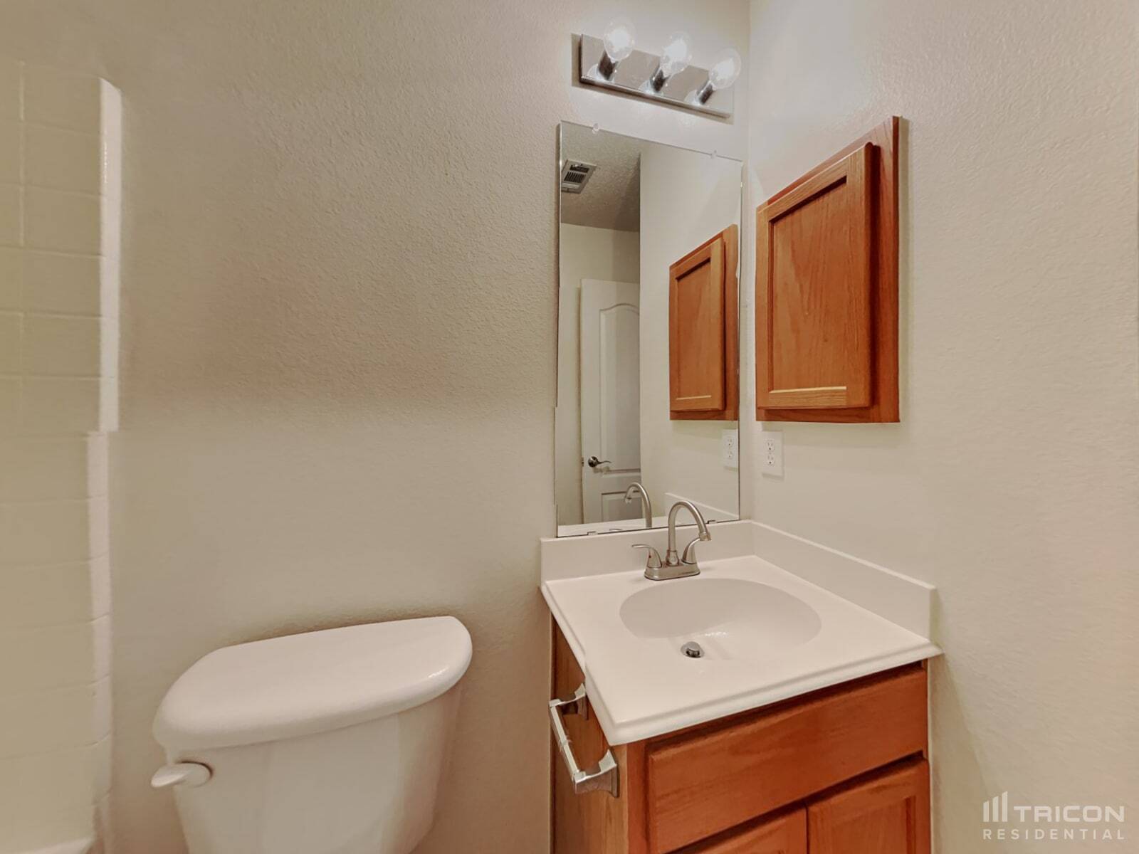 Building Photo - 772 Raven Dr