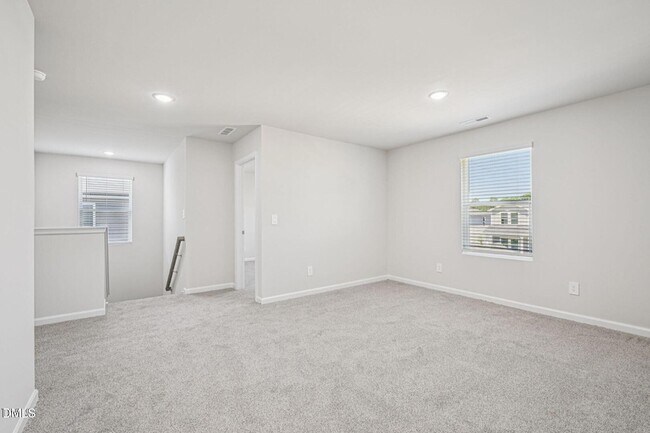 Building Photo - 721 Deschutes Dr