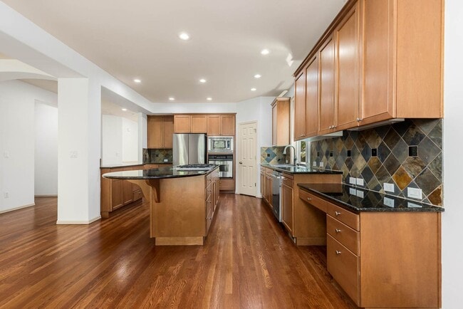 Building Photo - Elegant Redmond Retreat | 4 Bed + 2 Offices | Prime Cul-de-Sac Location