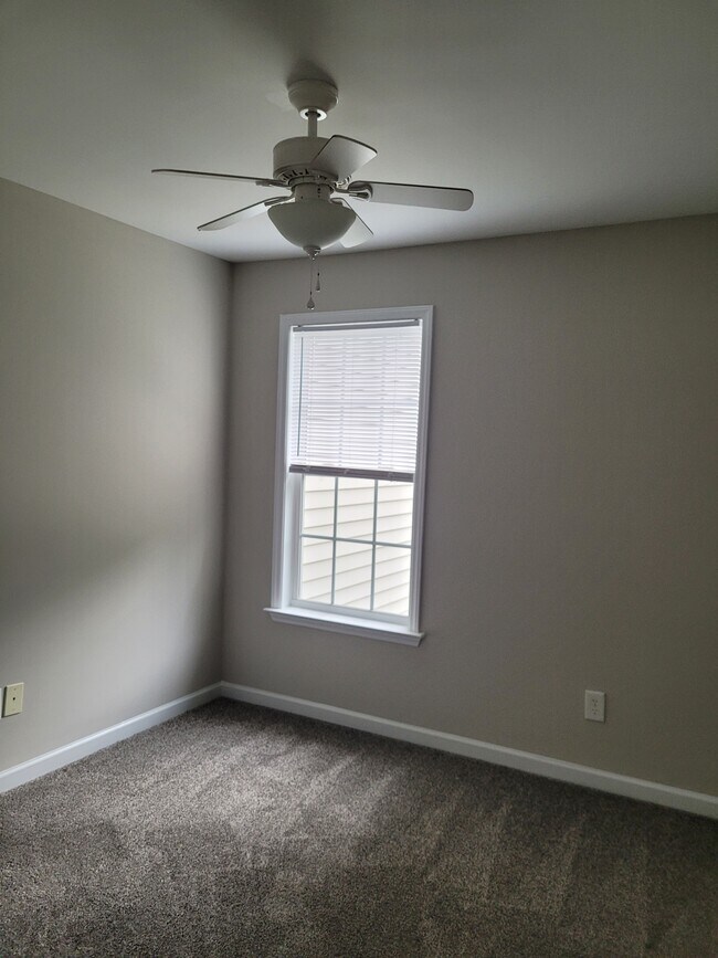 Building Photo - 117 Gatwick Ct