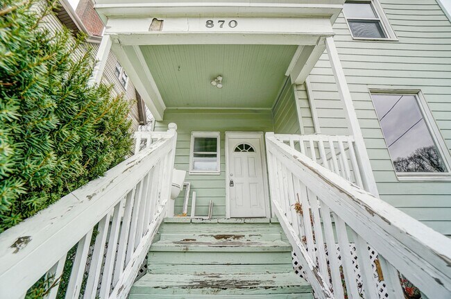 Building Photo - Three Bedroom in Cincinnati!