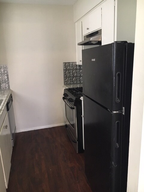 Building Photo - 2101 Magnolia Dr