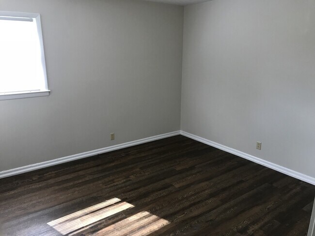 Building Photo - 4 Seminole Dr