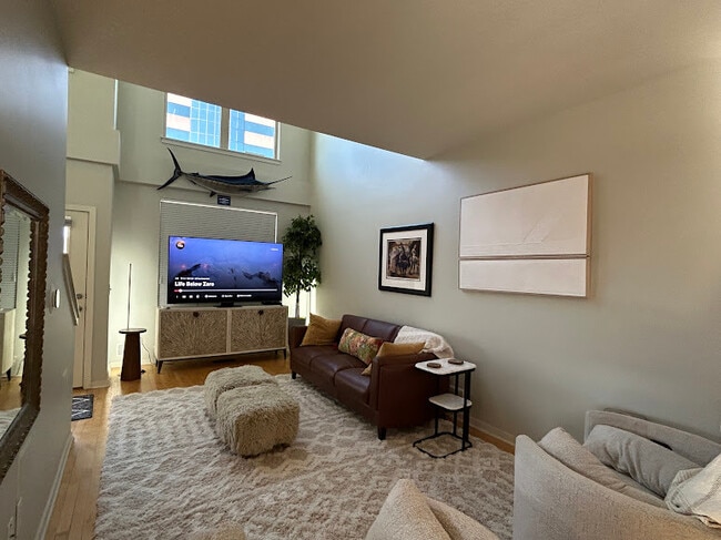 Building Photo - 4577 Madison Ave