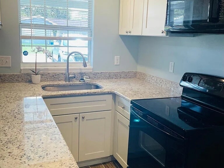 Kitchen - 4927 Billy Direct Ln