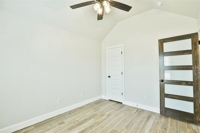 Building Photo - 9301 SW 44th Terrace