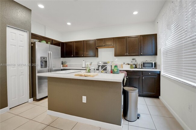 Building Photo - 101 NE 37th Pl