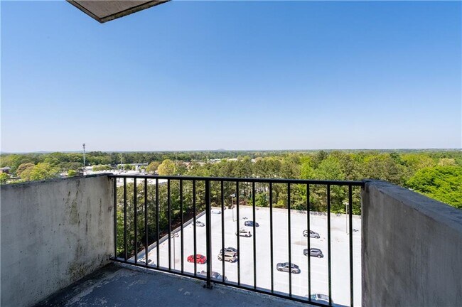 Building Photo - 300 Johnson Ferry Rd