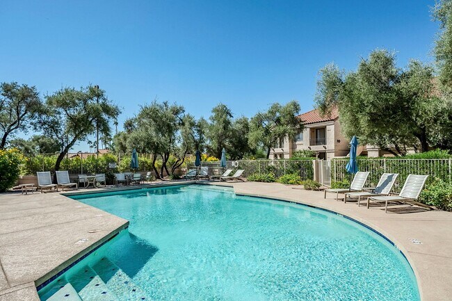 Building Photo - Charming 2-Bedroom Townhome in Scottsdale Racquet Club