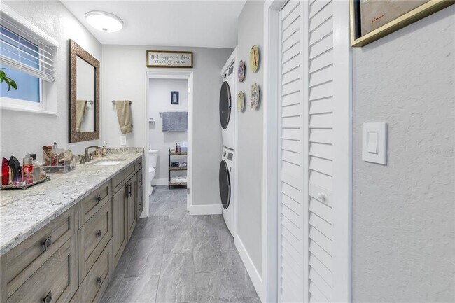 Building Photo - 800 Madonna Blvd