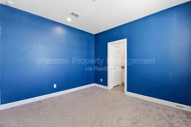 Building Photo - 3024 Charline