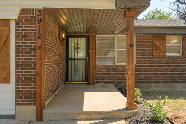 Building Photo - 3912 Parkwoods Ln