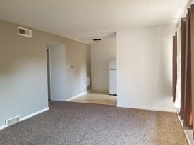 Building Photo - Knollridge Garden Apartments