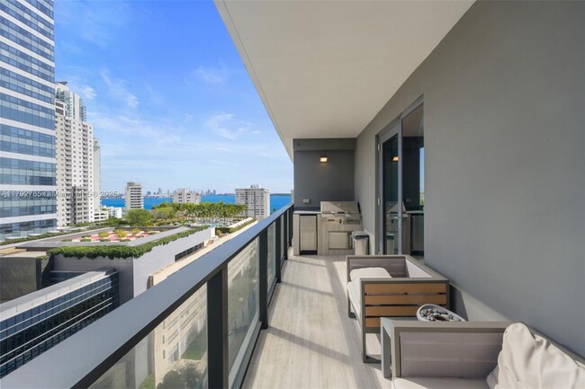 Building Photo - 1451 Brickell Ave