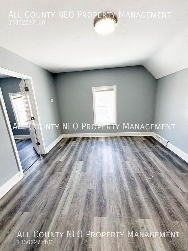 Building Photo - 3320 W 56th St