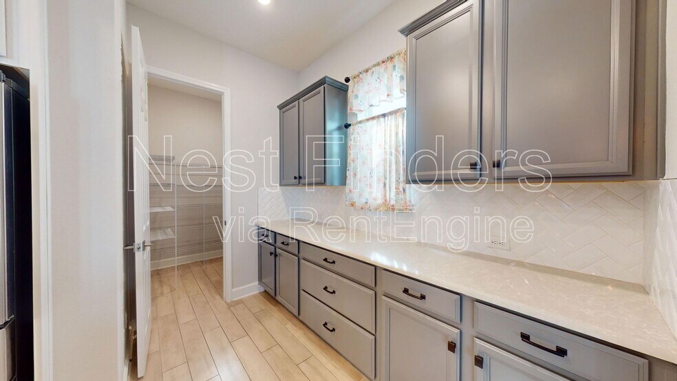 Building Photo - 202 Ashbury St