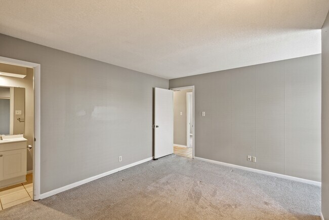 Building Photo - 4521 SW 33rd Terrace