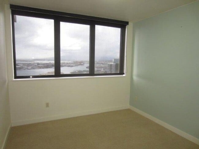 Building Photo - 2 BD / 2 BA Condo in Kakaako!