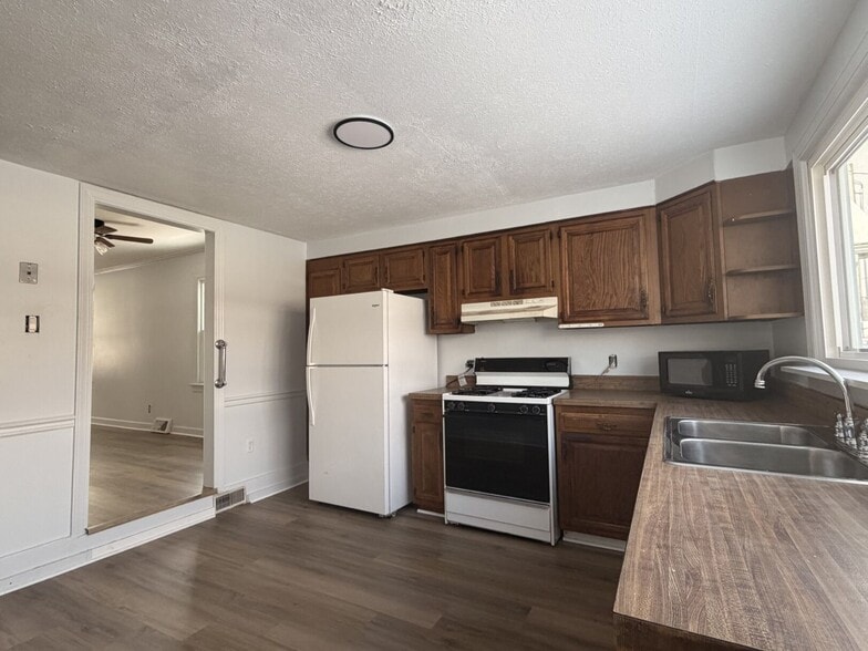 Building Photo - 2115 Palatka Rd