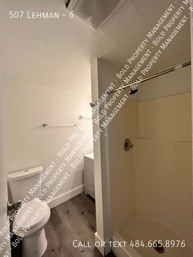 Building Photo - 507 Lehman-6