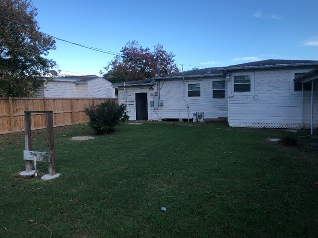 Building Photo - 1425 Daytona Dr