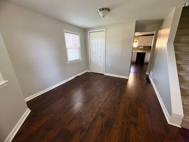 Building Photo - 4 Bedroom 2 Bathroom in Harrisburg!