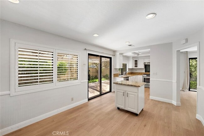 Building Photo - 46 Silkberry