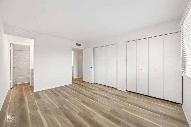 Building Photo - 210 Fountainview Ln