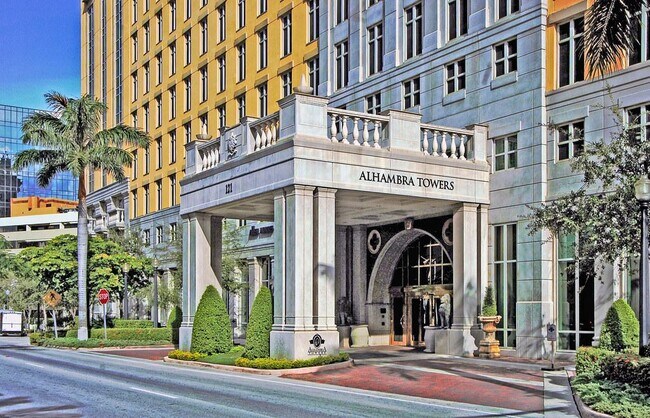 Building Photo - 305 Navarre Ave