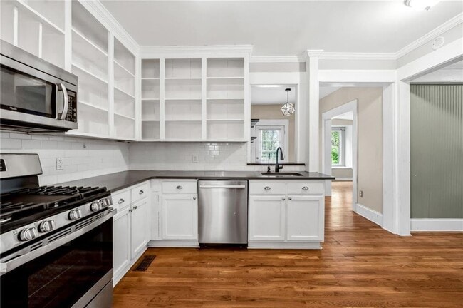 Building Photo - 976 Hall Pl NW