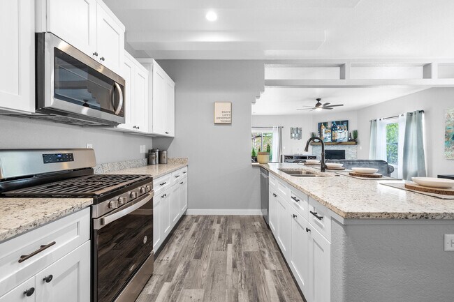 Building Photo - 1310 Daisy Dr