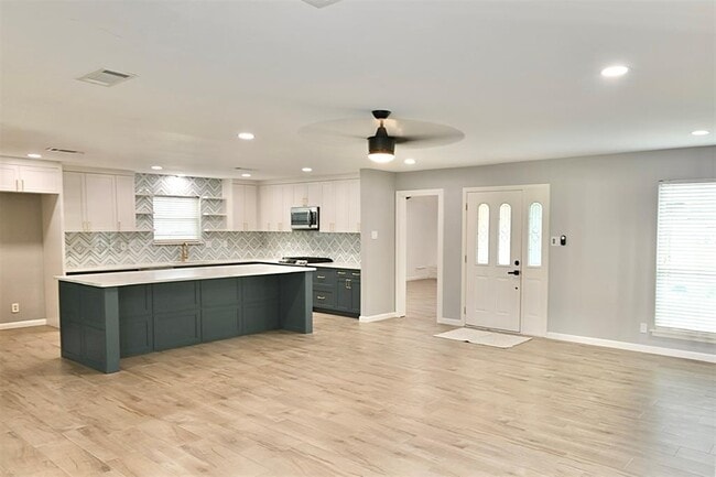 Building Photo - 202 Pine Branch Dr