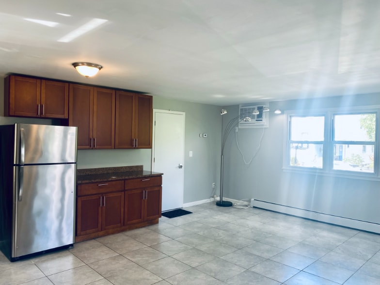 Building Photo - 28 Kenilworth Rd