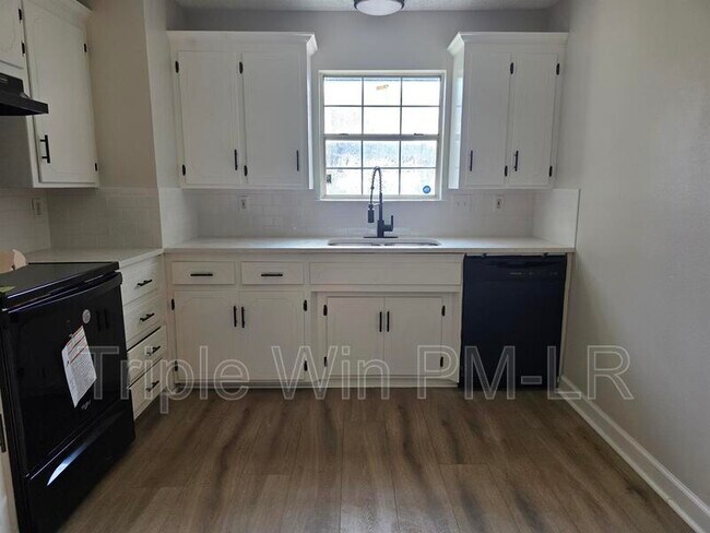 Building Photo - 68 Meadowlark Dr