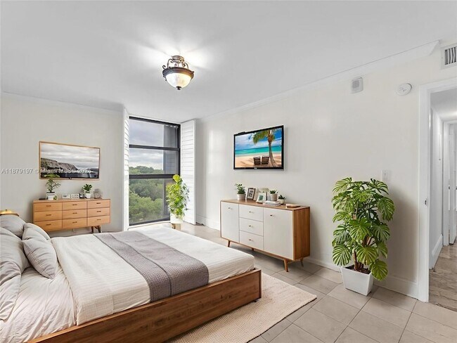 Building Photo - 2501 Brickell Ave