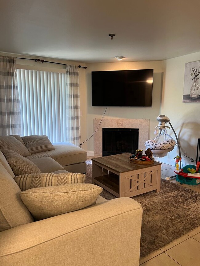 Building Photo - Welcome to Renton Ridge, 3 bed 2 bath with...